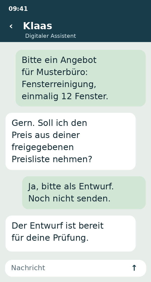 Nachgestellter Chat: Klaas bereitet ein Angebot mit Beispieldaten vor und wartet auf Freigabe